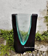 VASE GLASS “V” SHAPE 25 CM ON TEAK | TIK-106 BL